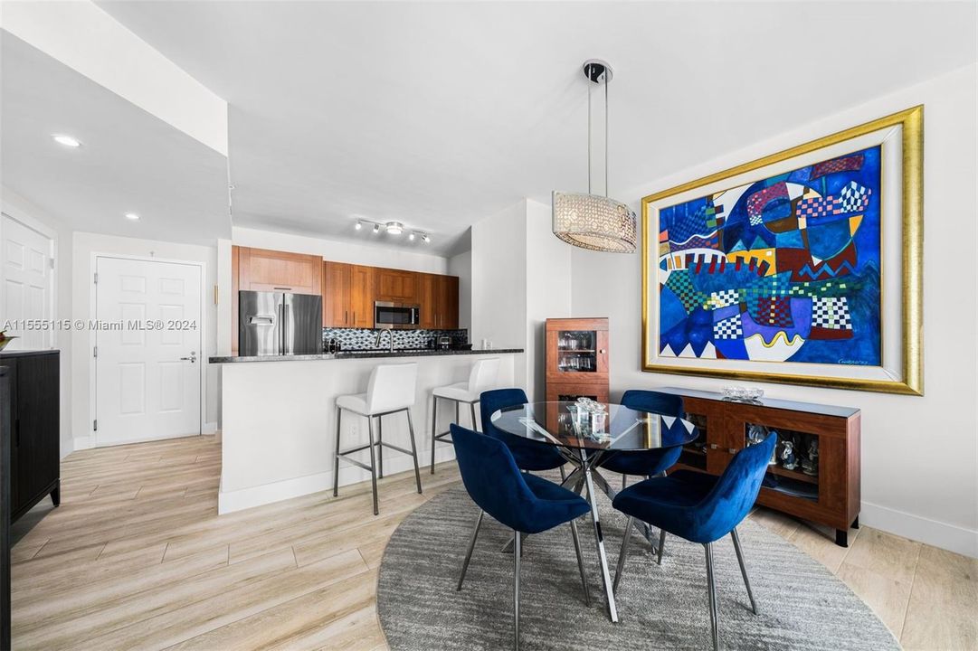 For Sale: $525,000 (1 beds, 1 baths, 780 Square Feet)