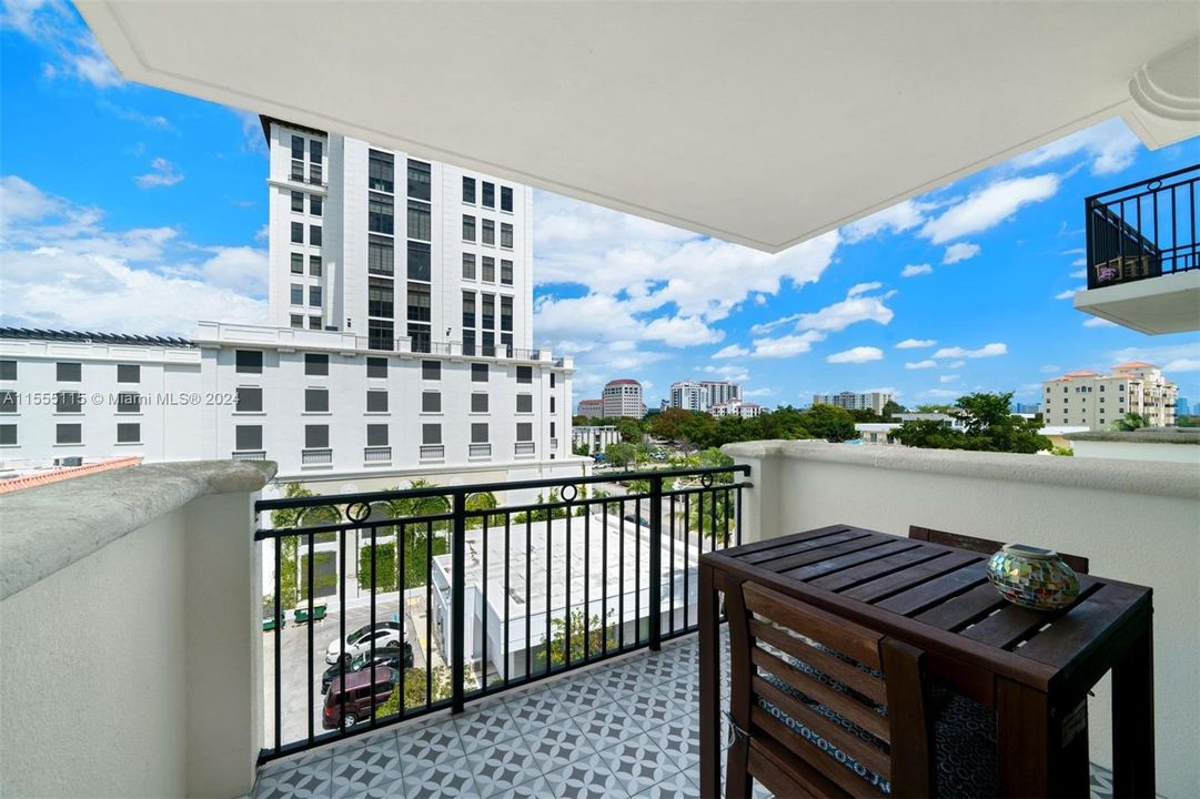 Active With Contract: $525,000 (1 beds, 1 baths, 780 Square Feet)