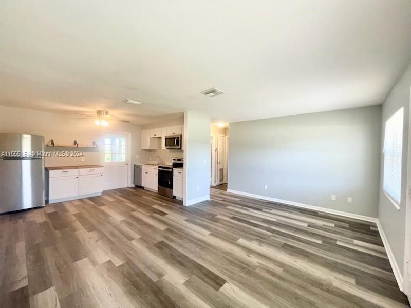 Active With Contract: $185,000 (3 beds, 2 baths, 1152 Square Feet)