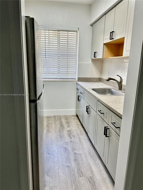 For Rent: $1,950 (1 beds, 1 baths, 780 Square Feet)