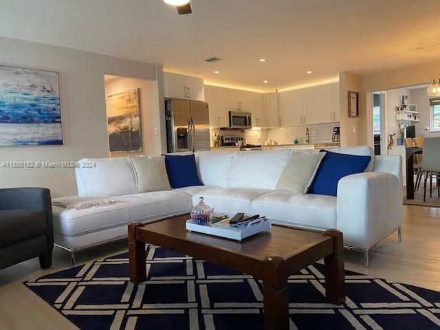 Recently Sold: $549,900 (3 beds, 2 baths, 1546 Square Feet)