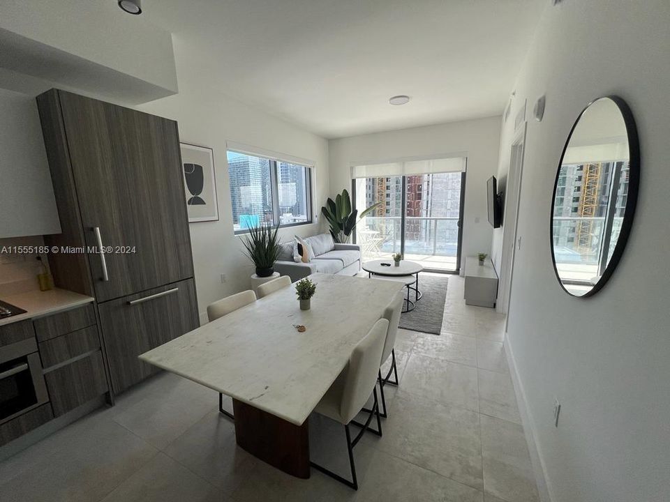 For Sale: $580,000 (1 beds, 1 baths, 571 Square Feet)