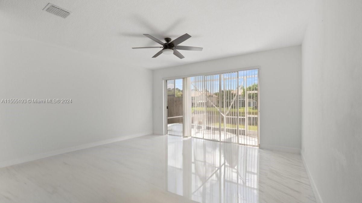 For Sale: $400,000 (3 beds, 2 baths, 1562 Square Feet)