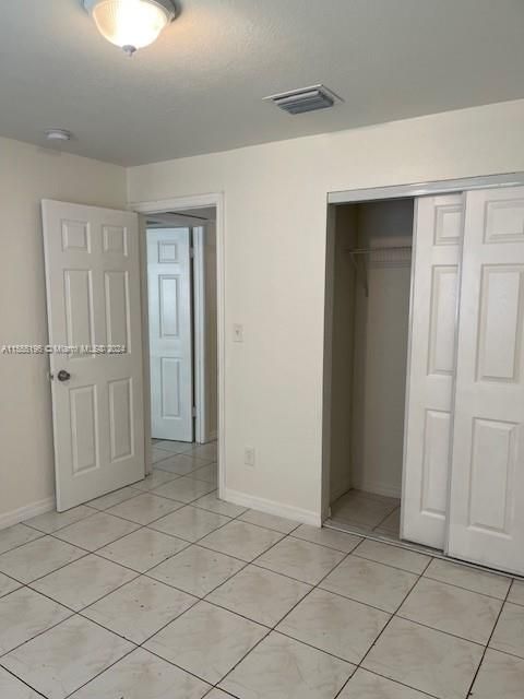 Recently Rented: $2,400 (3 beds, 2 baths, 1140 Square Feet)