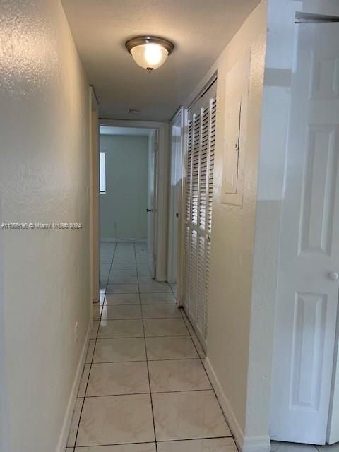 Recently Rented: $2,400 (3 beds, 2 baths, 1140 Square Feet)