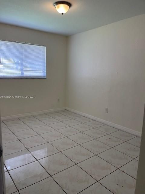 Recently Rented: $2,400 (3 beds, 2 baths, 1140 Square Feet)