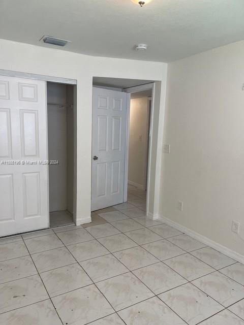 Recently Rented: $2,400 (3 beds, 2 baths, 1140 Square Feet)