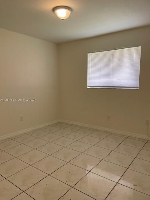 Recently Rented: $2,400 (3 beds, 2 baths, 1140 Square Feet)