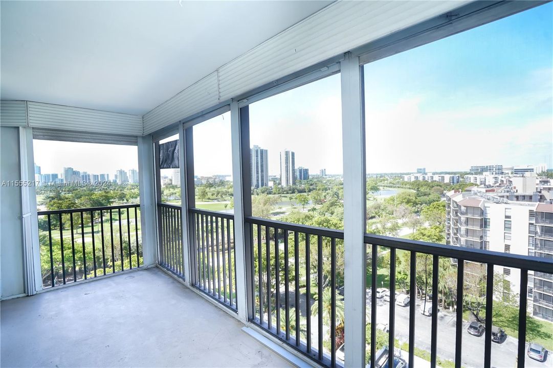 Active With Contract: $243,000 (1 beds, 1 baths, 913 Square Feet)