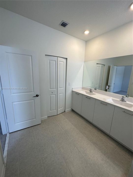 Recently Rented: $3,400 (3 beds, 2 baths, 1732 Square Feet)