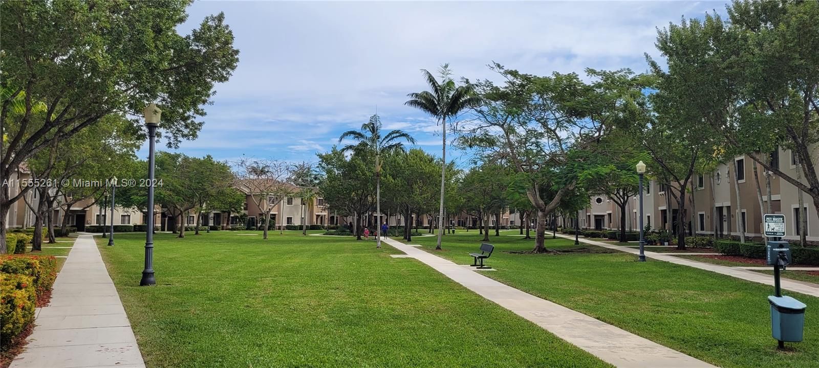 Recently Rented: $2,580 (3 beds, 2 baths, 817 Square Feet)