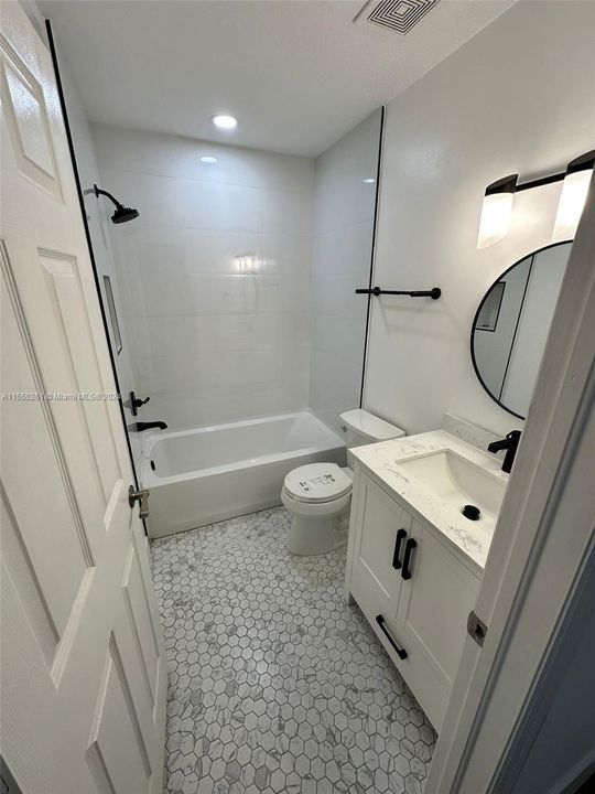 Recently Rented: $2,580 (3 beds, 2 baths, 817 Square Feet)