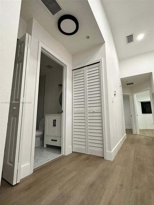 Recently Rented: $2,580 (3 beds, 2 baths, 817 Square Feet)