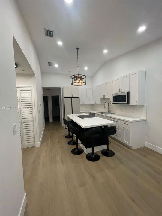 Recently Rented: $2,580 (3 beds, 2 baths, 817 Square Feet)