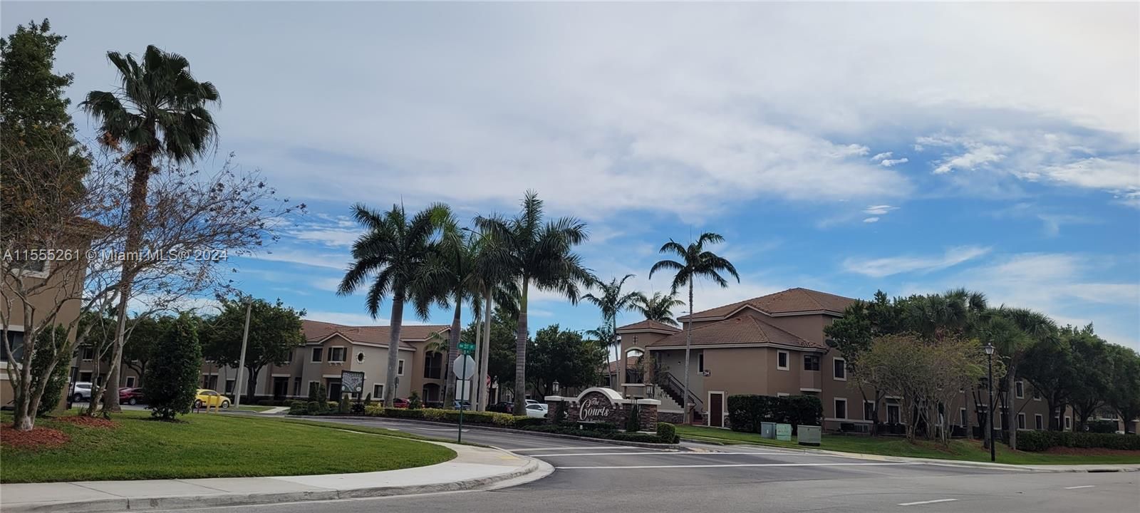 Recently Rented: $2,580 (3 beds, 2 baths, 817 Square Feet)