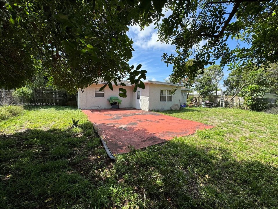 For Sale: $429,000 (3 beds, 2 baths, 1285 Square Feet)