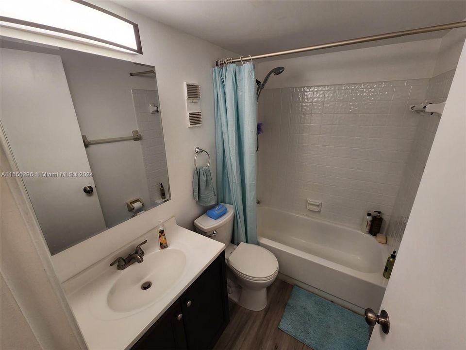 Recently Sold: $255,000 (2 beds, 2 baths, 1091 Square Feet)