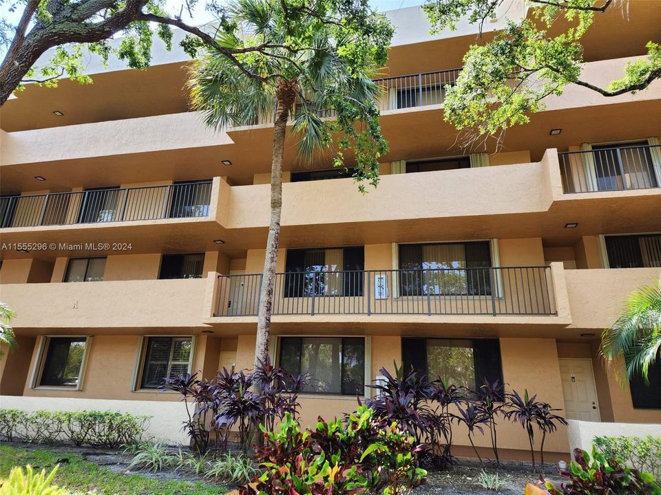 Recently Sold: $255,000 (2 beds, 2 baths, 1091 Square Feet)