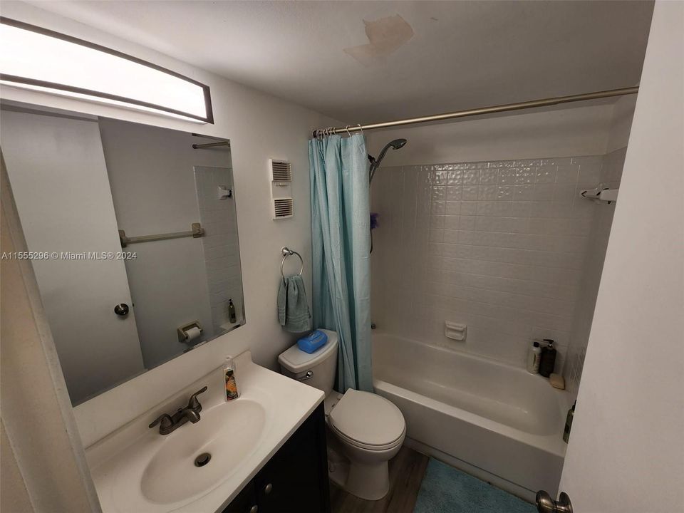 Recently Sold: $255,000 (2 beds, 2 baths, 1091 Square Feet)