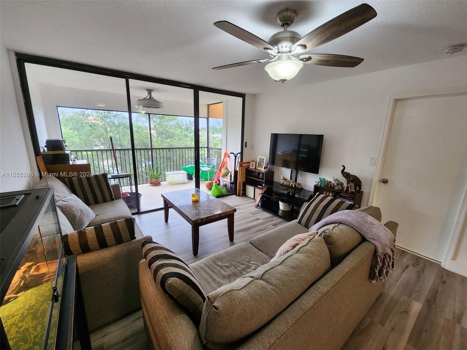 Recently Sold: $255,000 (2 beds, 2 baths, 1091 Square Feet)