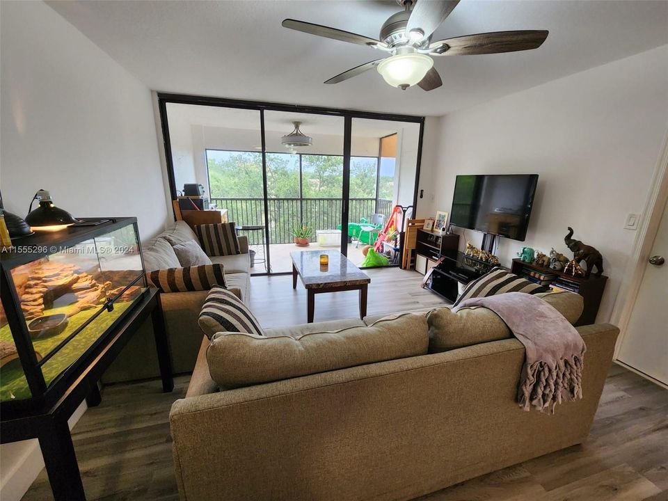 Recently Sold: $255,000 (2 beds, 2 baths, 1091 Square Feet)