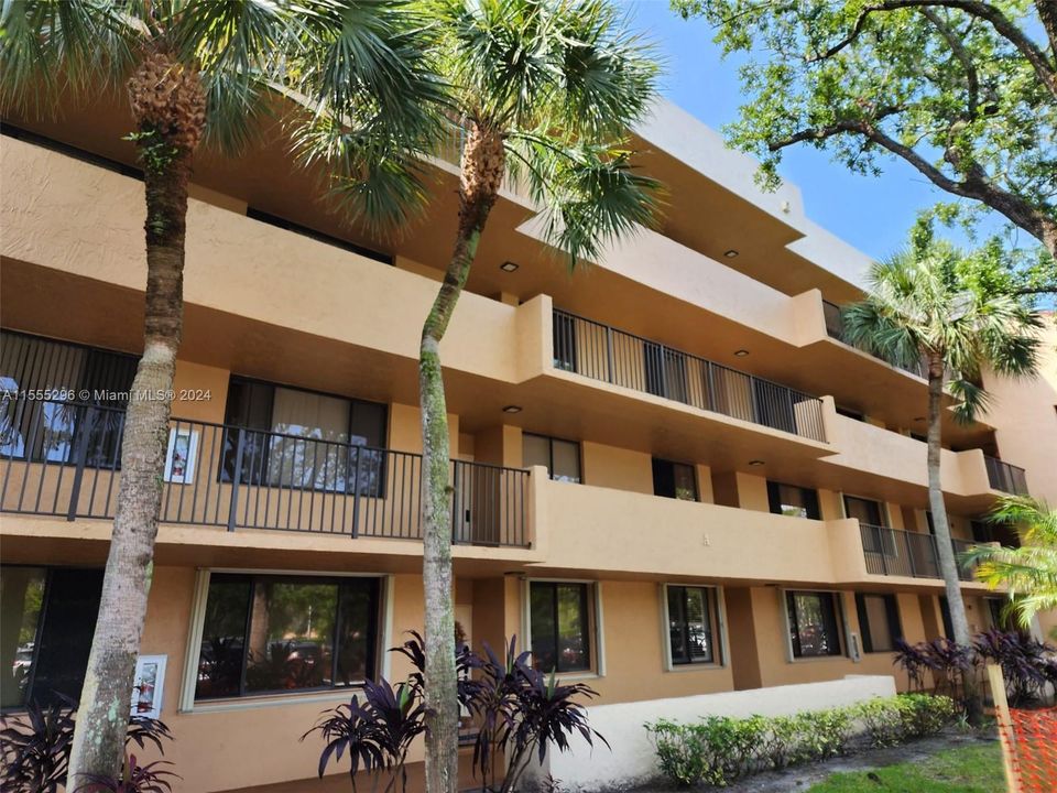 Recently Sold: $255,000 (2 beds, 2 baths, 1091 Square Feet)