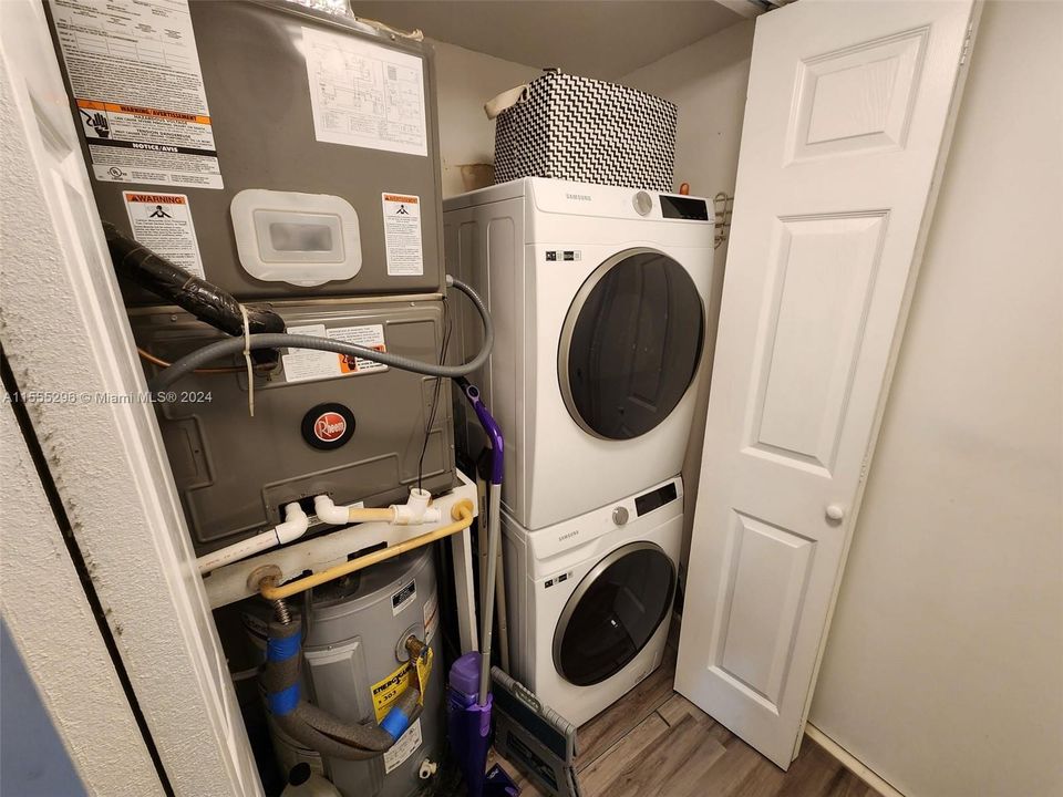 Recently Sold: $255,000 (2 beds, 2 baths, 1091 Square Feet)