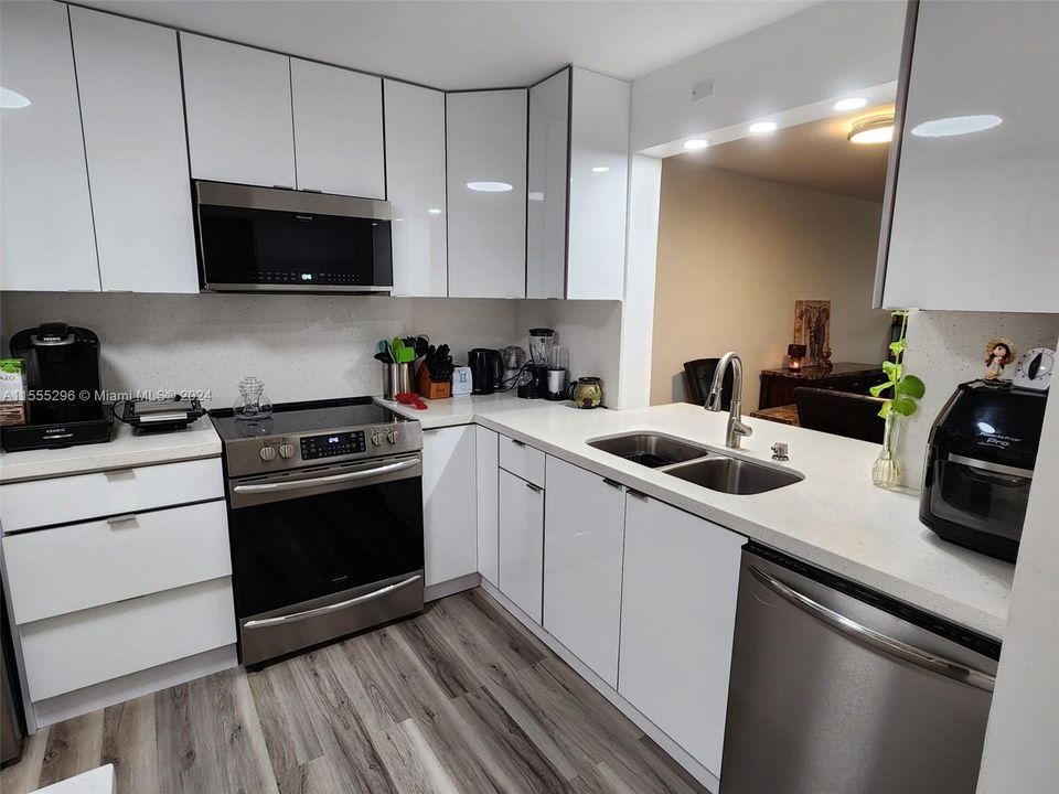 Recently Sold: $255,000 (2 beds, 2 baths, 1091 Square Feet)