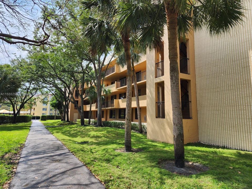 Recently Sold: $255,000 (2 beds, 2 baths, 1091 Square Feet)