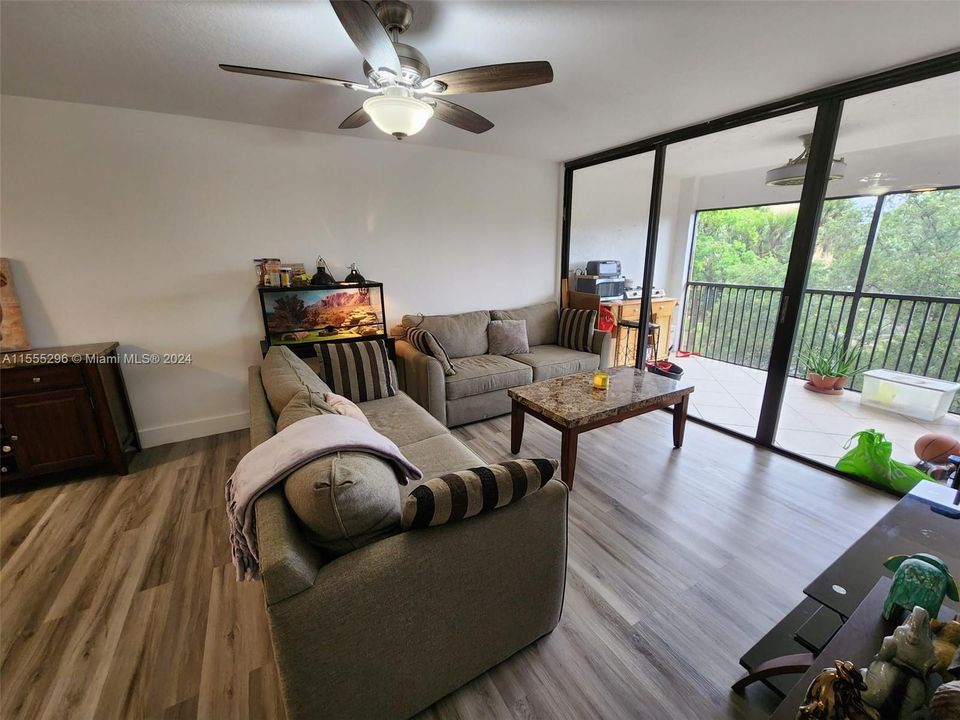 Recently Sold: $255,000 (2 beds, 2 baths, 1091 Square Feet)