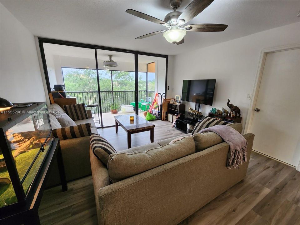 Recently Sold: $255,000 (2 beds, 2 baths, 1091 Square Feet)