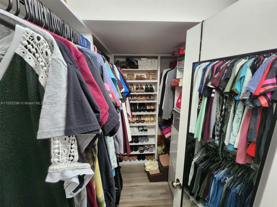 Recently Sold: $255,000 (2 beds, 2 baths, 1091 Square Feet)