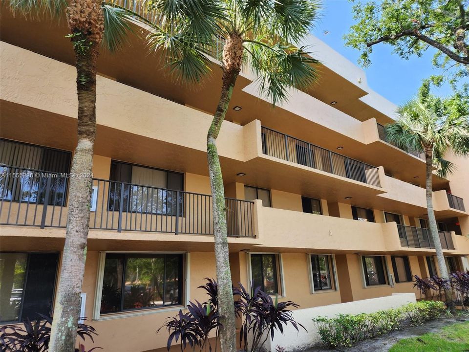 Recently Sold: $255,000 (2 beds, 2 baths, 1091 Square Feet)