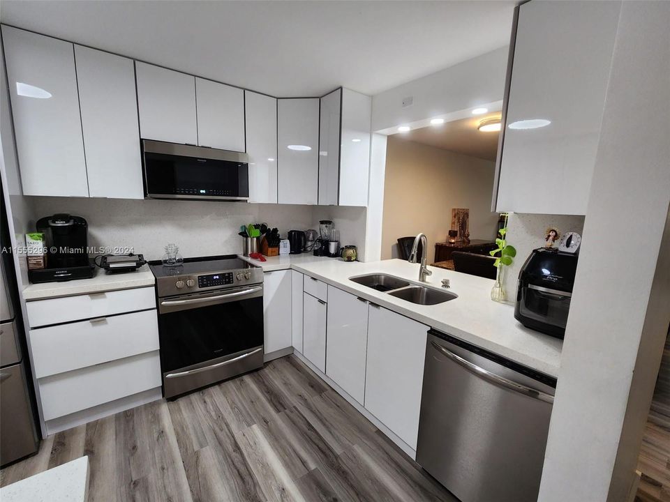 Recently Sold: $255,000 (2 beds, 2 baths, 1091 Square Feet)