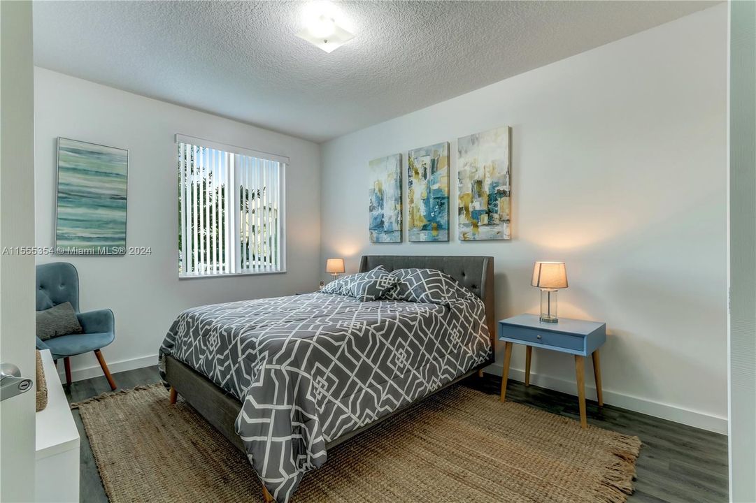 Active With Contract: $1,900 (2 beds, 2 baths, 906 Square Feet)