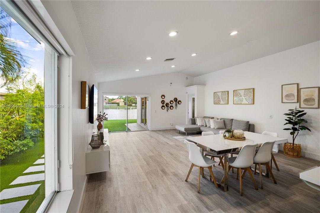 Recently Sold: $695,000 (3 beds, 2 baths, 1353 Square Feet)