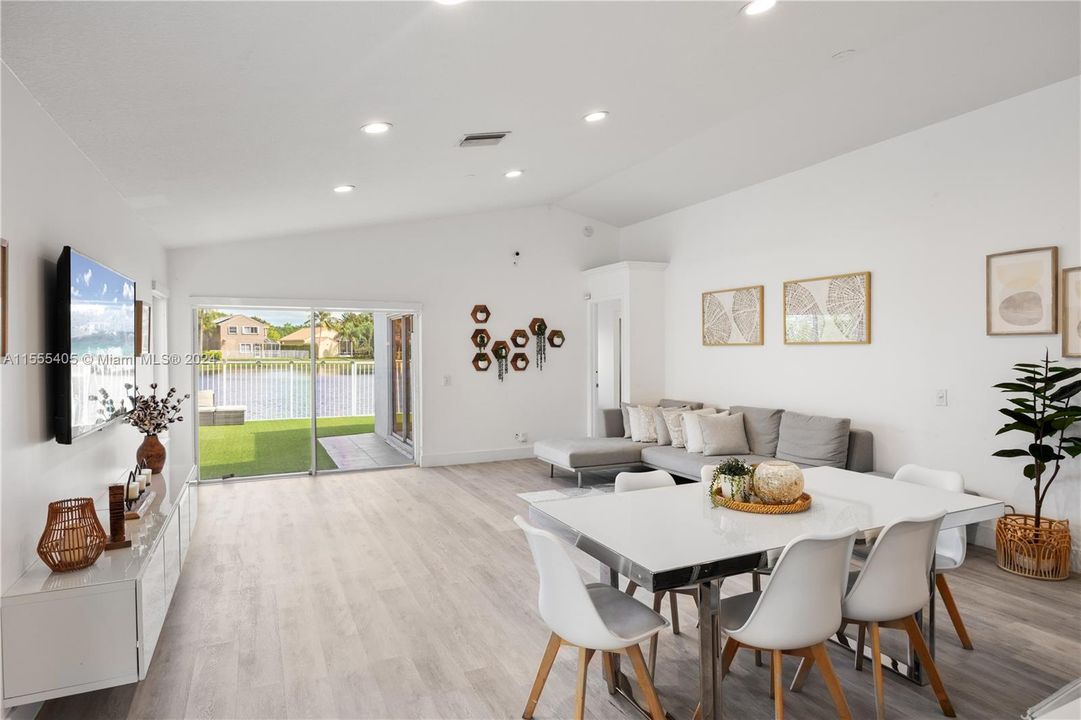 Recently Sold: $695,000 (3 beds, 2 baths, 1353 Square Feet)
