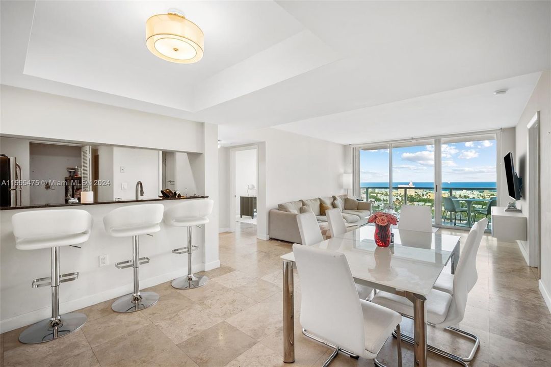 For Sale: $1,075,000 (2 beds, 2 baths, 1078 Square Feet)