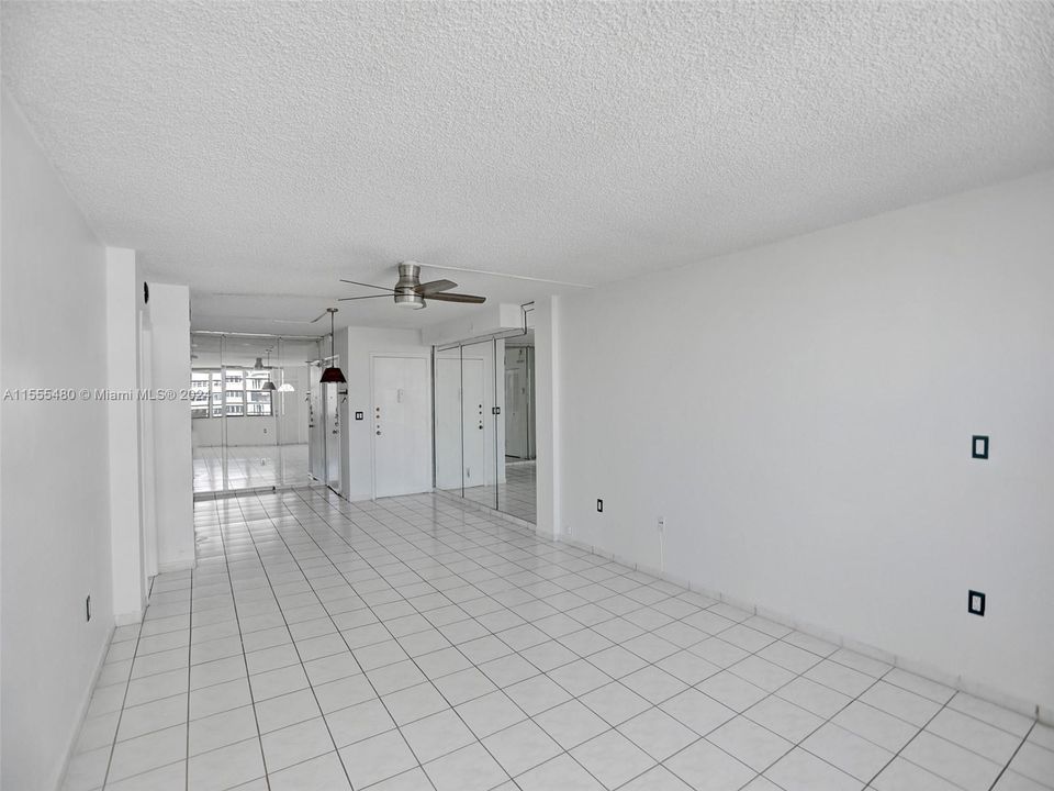 For Sale: $375,000 (1 beds, 1 baths, 845 Square Feet)