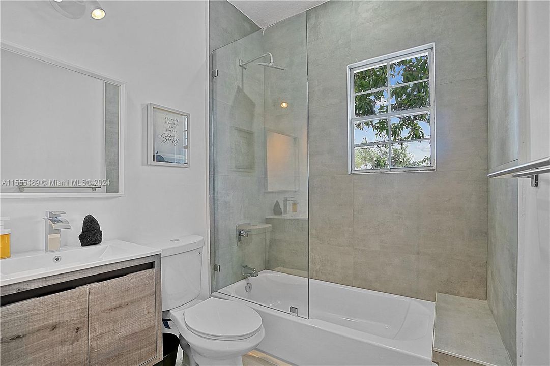 待售: $950,000 (5 贝兹, 2 浴室, 1520 平方英尺)