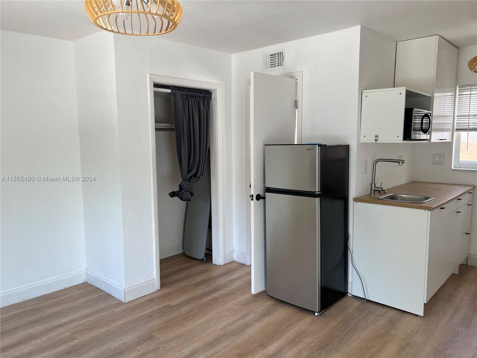 For Rent: $1,585 (0 beds, 1 baths, 340 Square Feet)
