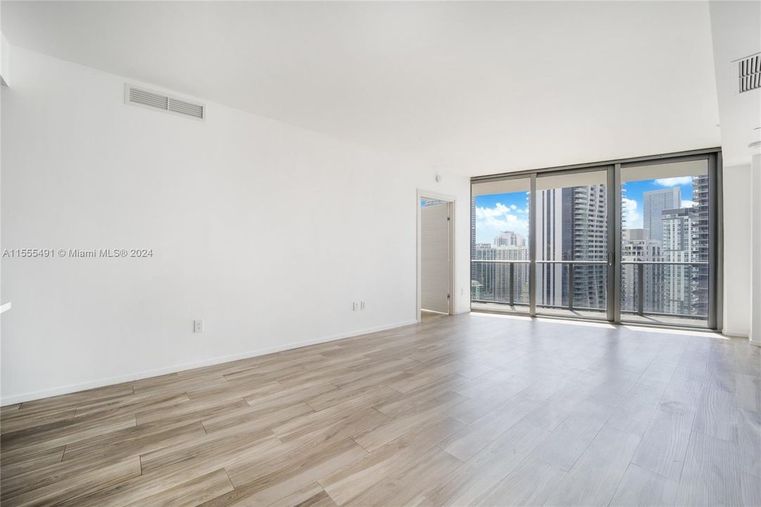 Active With Contract: $6,200 (2 beds, 2 baths, 1119 Square Feet)