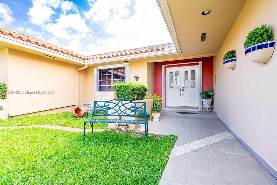 Recently Sold: $785,000 (3 beds, 2 baths, 1726 Square Feet)