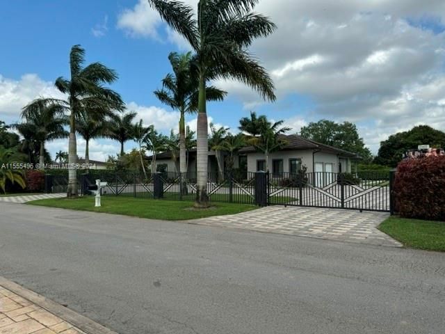Recently Sold: $1,500,000 (4 beds, 4 baths, 3826 Square Feet)