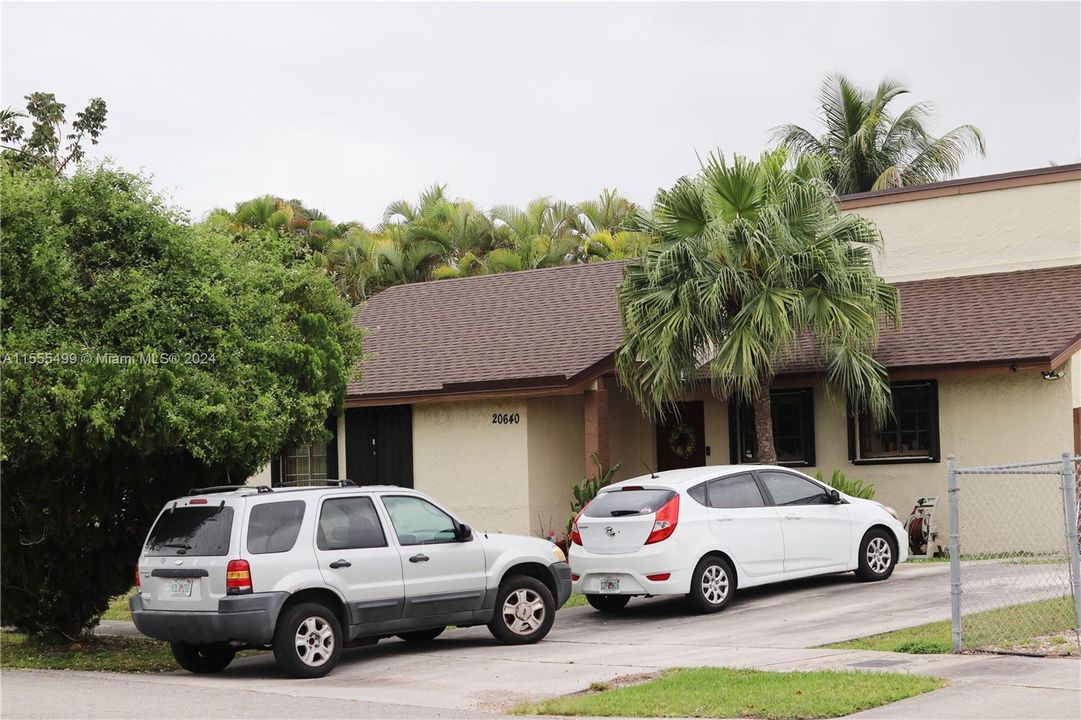 Recently Sold: $425,000 (3 beds, 2 baths, 1737 Square Feet)