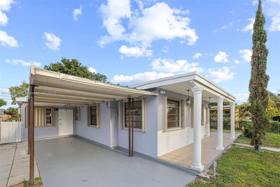 Active With Contract: $595,000 (4 beds, 2 baths, 1710 Square Feet)