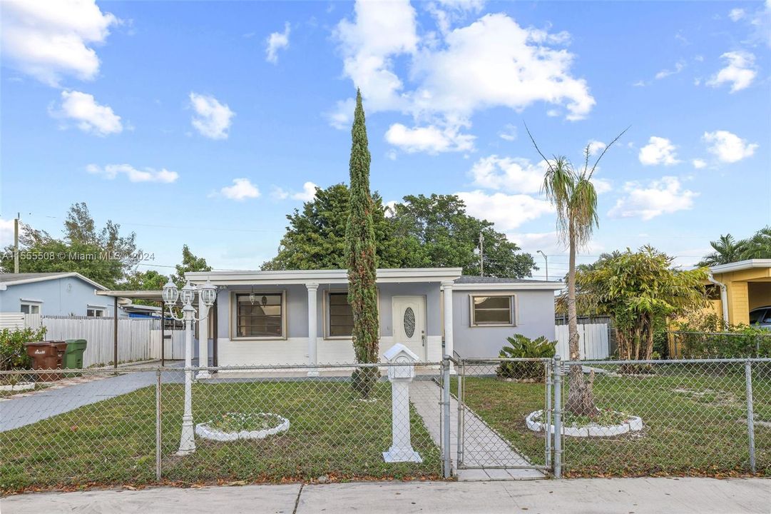 Active With Contract: $595,000 (4 beds, 2 baths, 1710 Square Feet)