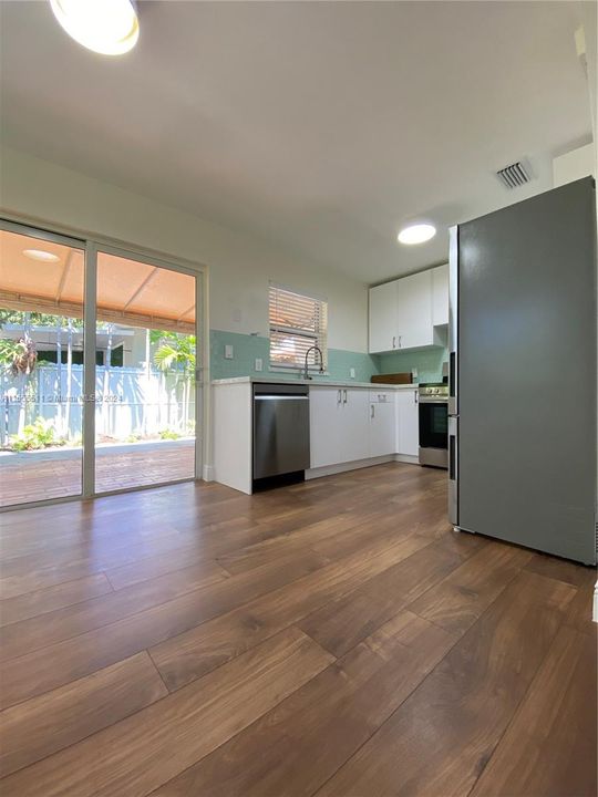 Recently Rented: $2,600 (2 beds, 1 baths, 900 Square Feet)