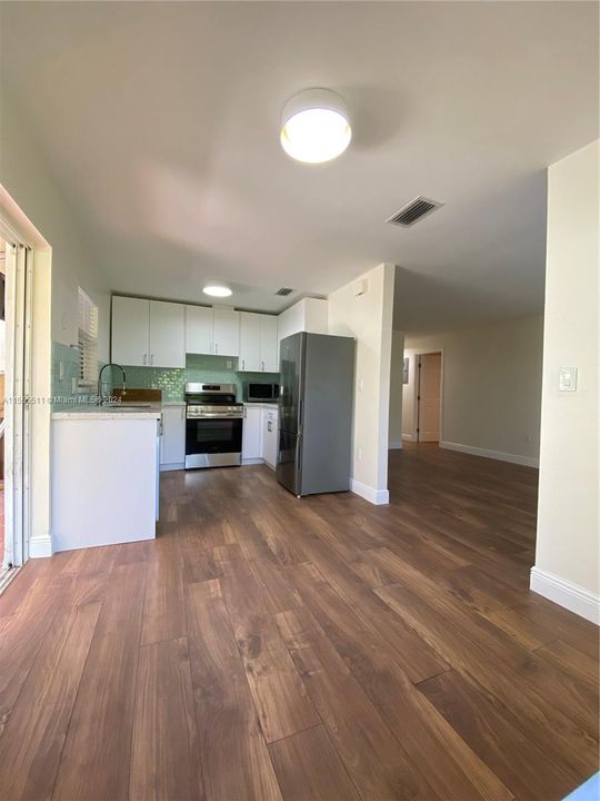 Recently Rented: $2,600 (2 beds, 1 baths, 900 Square Feet)