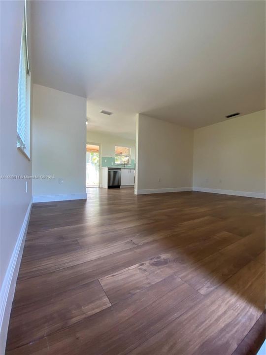 Recently Rented: $2,600 (2 beds, 1 baths, 900 Square Feet)